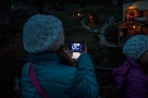 Una bimba fotografa il nostro Presepe